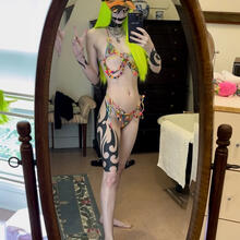  Nude