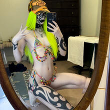  Nude
