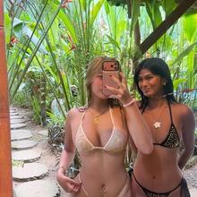  Nude