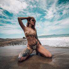  Nude