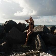  Nude