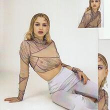  Nude