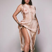 Nude