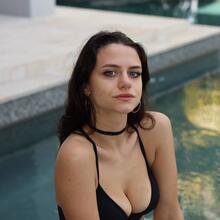  Nude