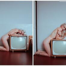  Nude