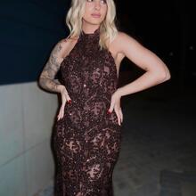  Nude