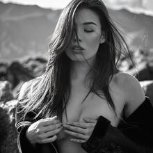  Nude