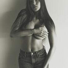  Nude