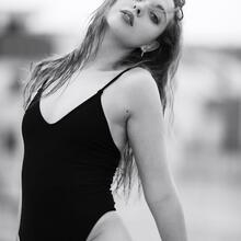  Nude