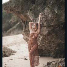  Nude