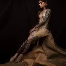  Nude