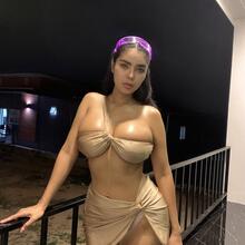  Nude
