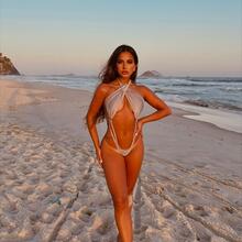  Nude