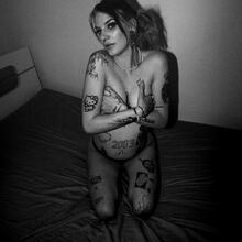  Nude