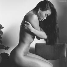  Nude