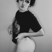  Nude