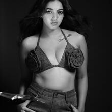  Nude
