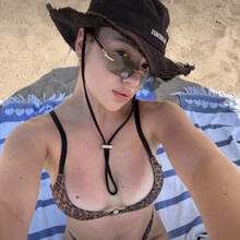  Nude