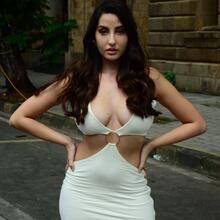  Nude