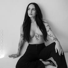  Nude