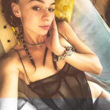  Nude