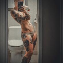  Nude