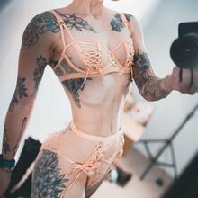  Nude