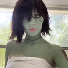  Nude