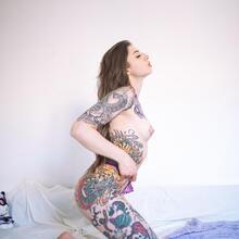  Nude
