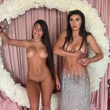  Nude