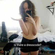  Nude