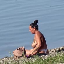  Nude
