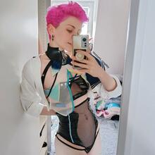  Nude