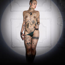  Nude