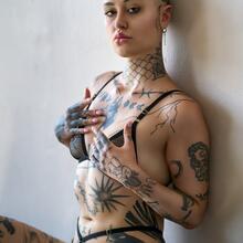  Nude