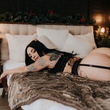  Nude