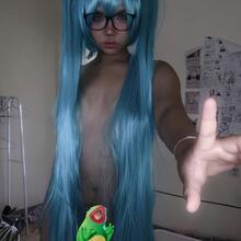 Nude