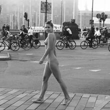  Nude