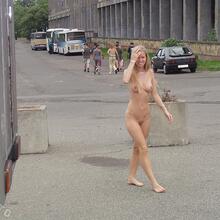  Nude