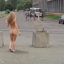  Nude