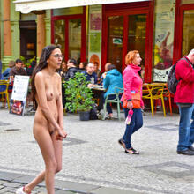  Nude