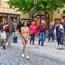  Nude