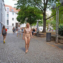  Nude