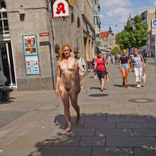  Nude