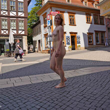  Nude