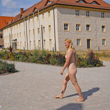  Nude