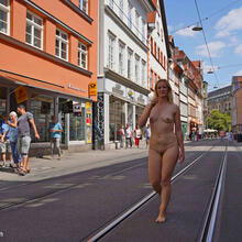  Nude