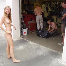  Nude