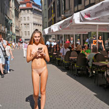  Nude