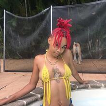  Nude